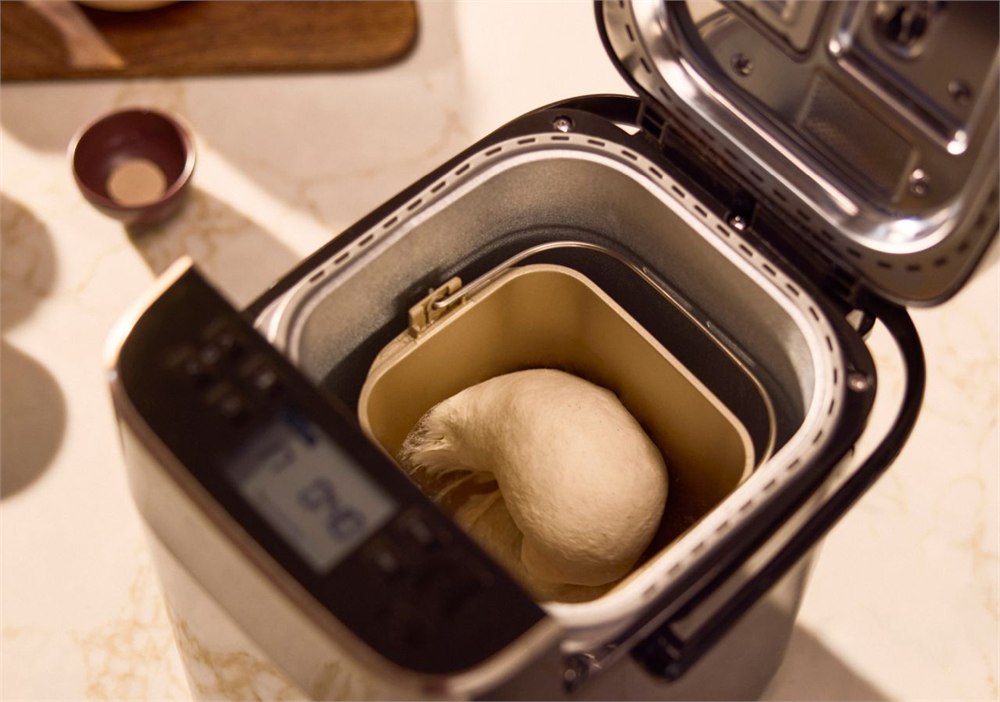 Panasonic SD-PMC100 bread pan kneading dough inside the machine