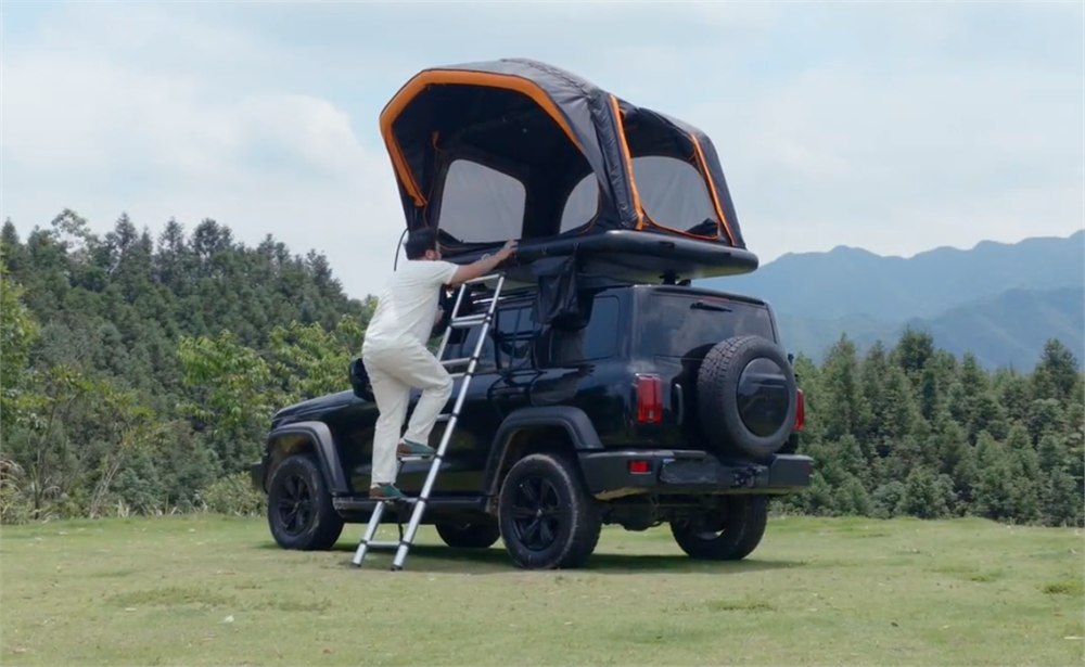 Portal Nomis One black and orange inflatable tent on SUV roof