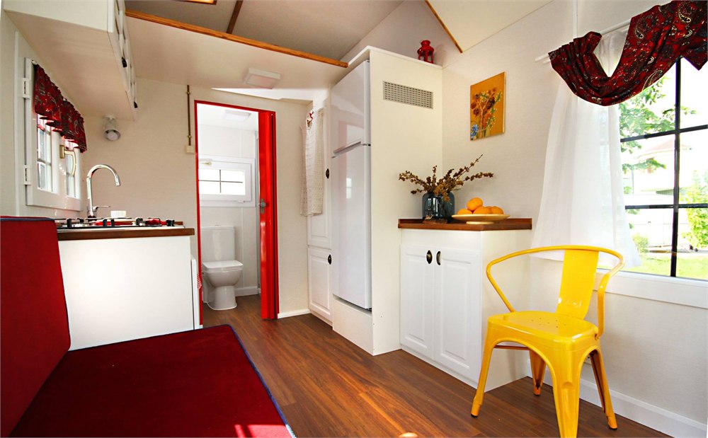 Side exterior view of the compact towable Saly Sunrise tiny house