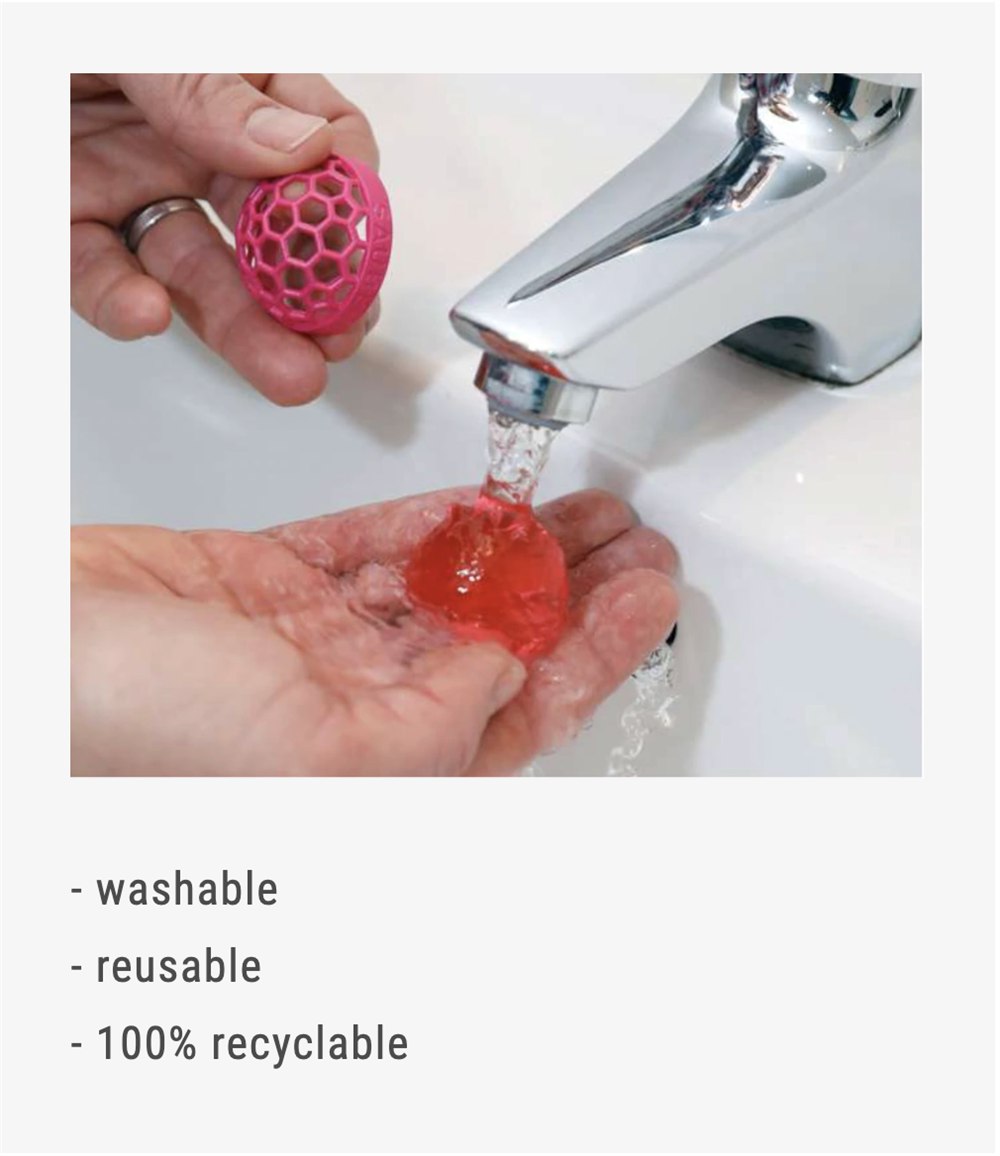 Sauberkugel Clean Ball sticky insert being rinsed clean