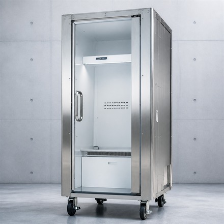 This Personal Cooling Booth Is Basically a Human Refrigerator for Heat Breaks