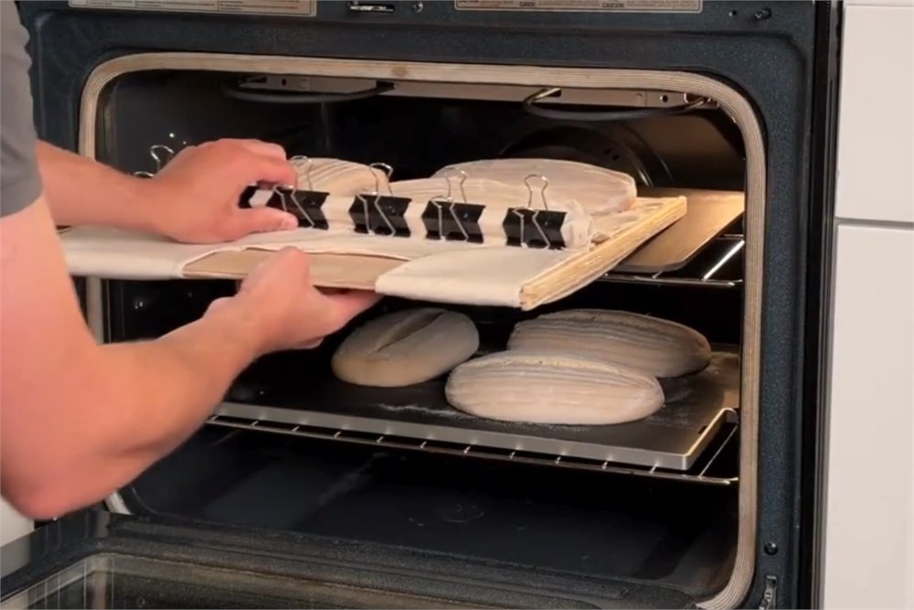 U Steam system in an oven setup for multi-loaf bread baking