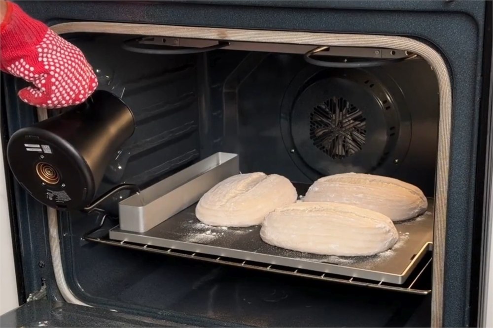 U Steam oven steam baking workflow from official product media