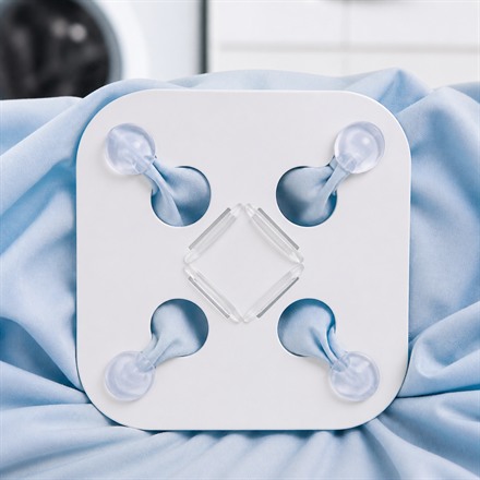 This Bed Sheet Detangler Stops Laundry From Turning Into a Damp Burrito