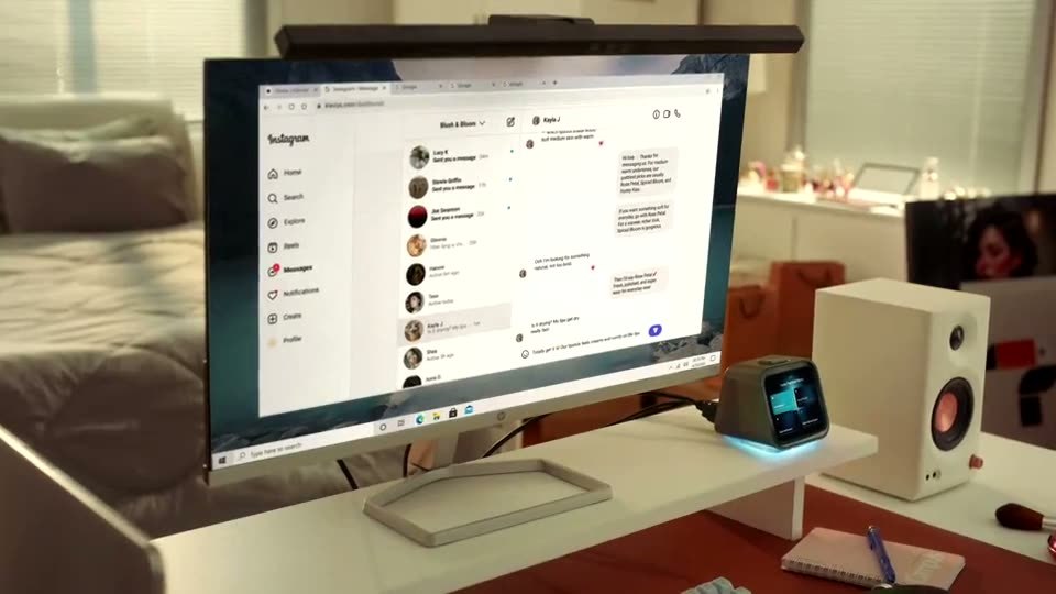 Official demonstration still showing Violoop beside a desktop monitor