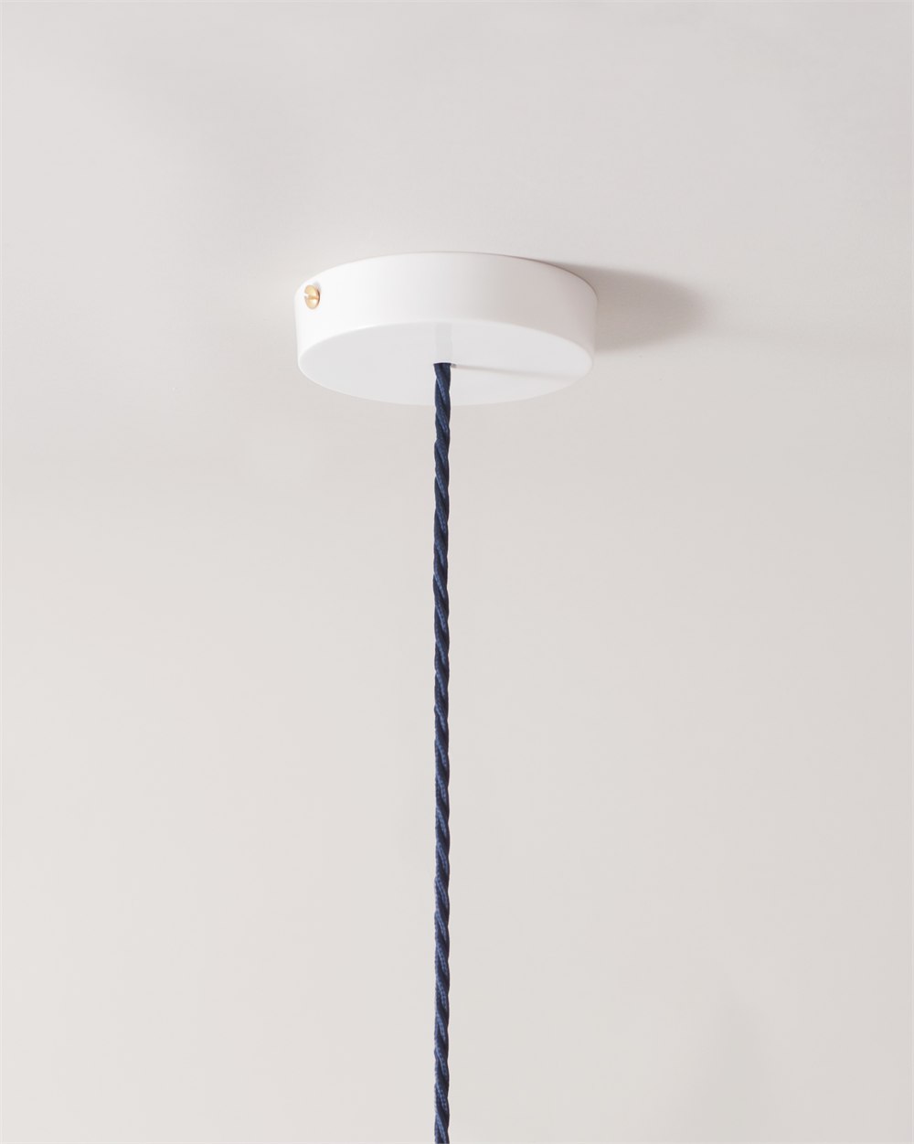 Fine bone china ceiling rose with braided fabric flex