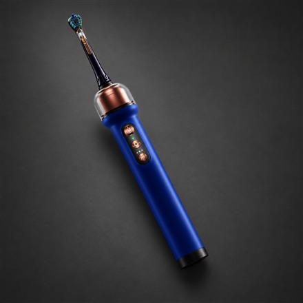 This Camera-Guided Toothbrush Aims Liquid Floss Between Your Teeth