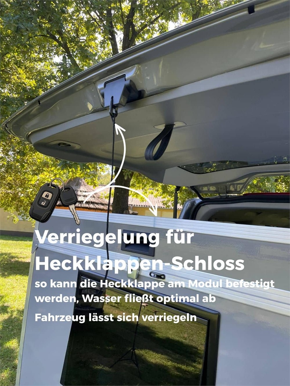 Tailgate locking attachment above the camper module