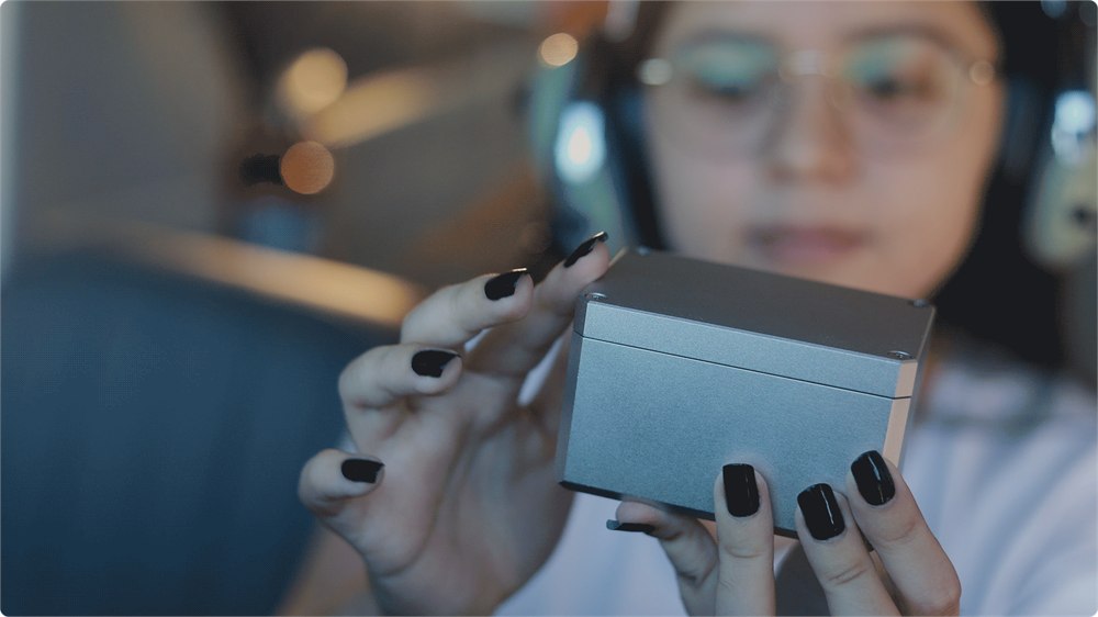 Person holding the compact aluminum Chock Box