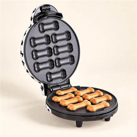 This Dog Treat Maker Bakes Eight Bone-Shaped Snacks at a Time