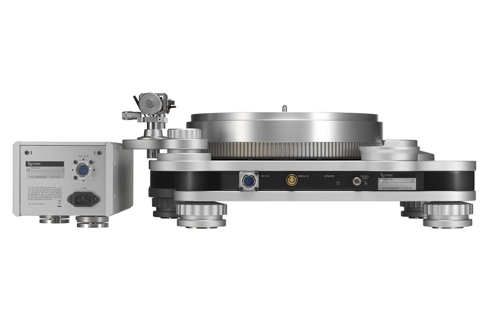 Top angle of the Esoteric T-01 platter and tonearm assembly