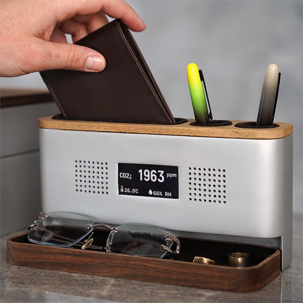 Focus Gap smart organizer module showing CO2 temperature and humidity with pen and wallet slots