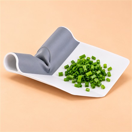 This Folding Food Scooper Turns Into a Funnel for Chopped Ingredients