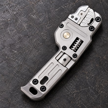 This Locking Adjustable Wrench Doubles as a Tiny Fractal Vise
