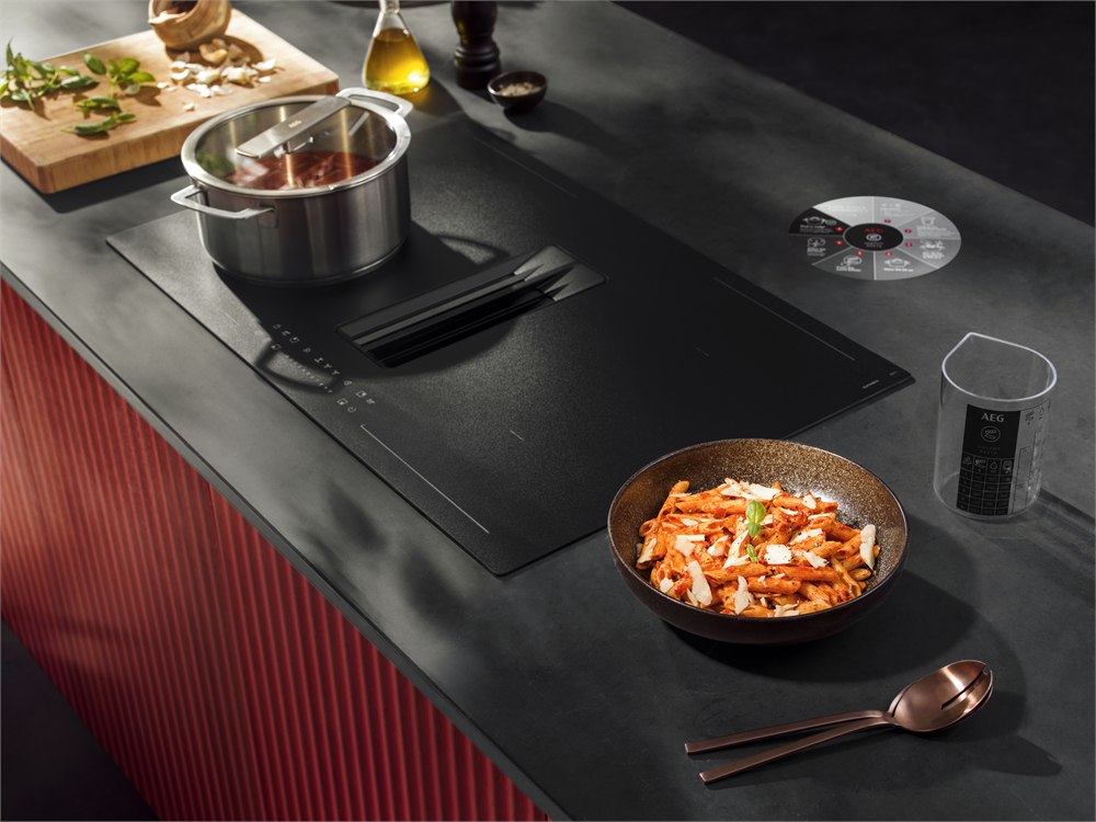 AEG OnePot Pasta hob with its pot and a finished pasta dish