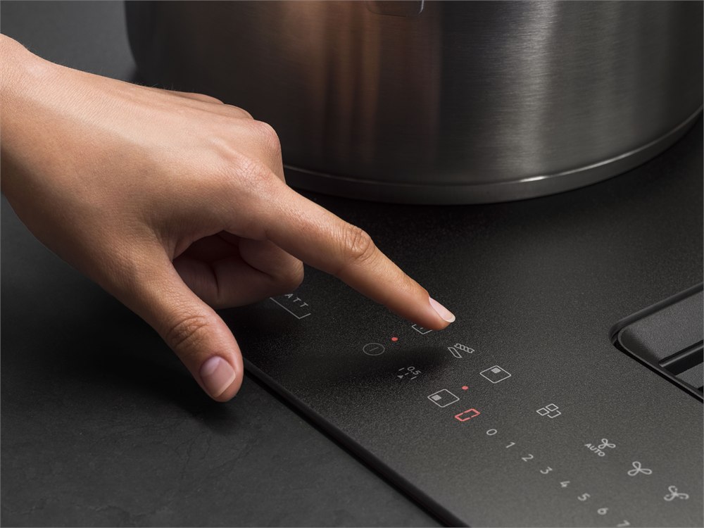 Selecting the pasta function on the AEG hob