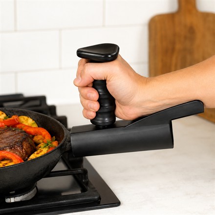 This Vertical Pan Handle Attachment Gives Heavy Skillets a Wrist-Saving Grip