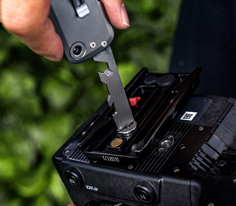 TOOLT screwdriver plate used on a camera mounting screw