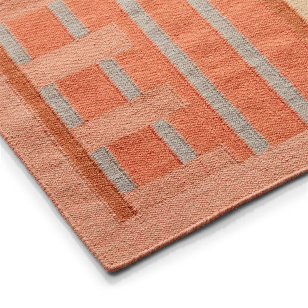 Corner and flatwoven edge of the Power rug