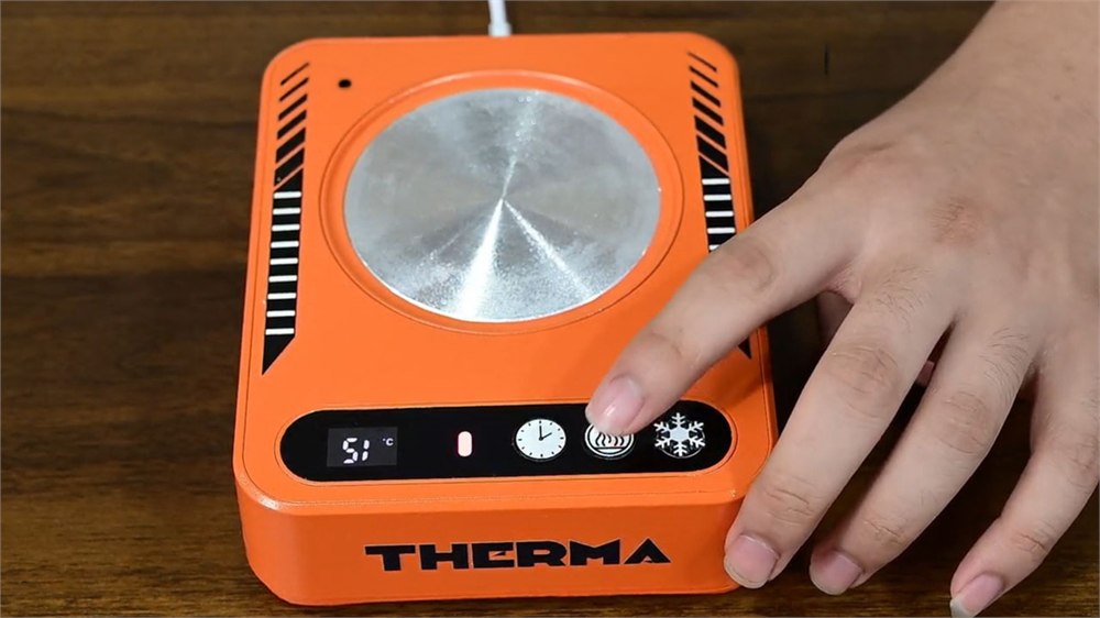 THERMA coaster warming a drink in hot mode