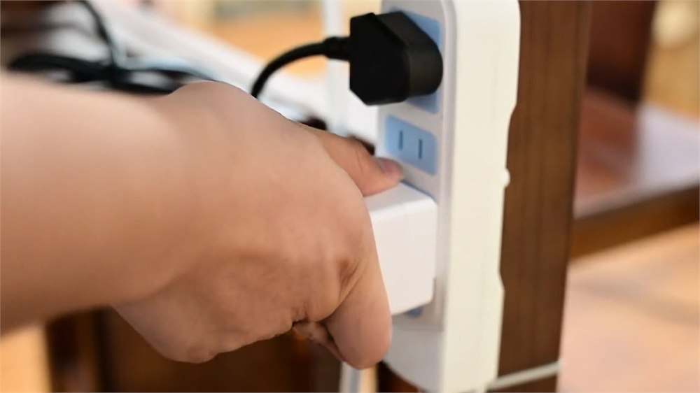 THERMA dedicated adapter plugged in for desktop use