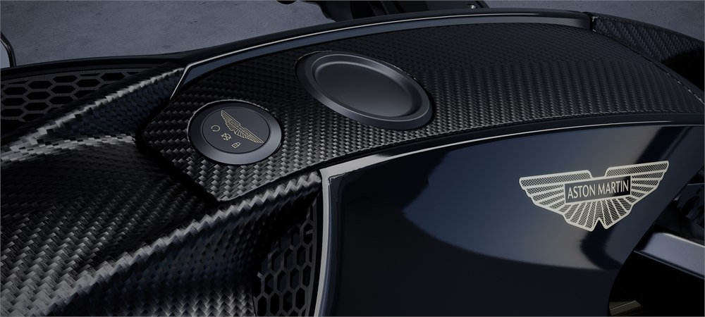 Carbon-fiber fuel tank and ignition detail