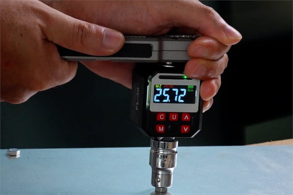 MakerPi Tiwrench demonstrated with a torque meter