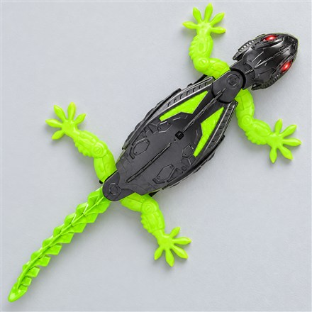 This Remote-Control Gecko Crawls Across Floors and Climbs Your Walls
