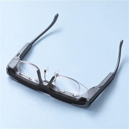 These Adaptive Focus Glasses Adjust Their Lenses as You Look Near and Far
