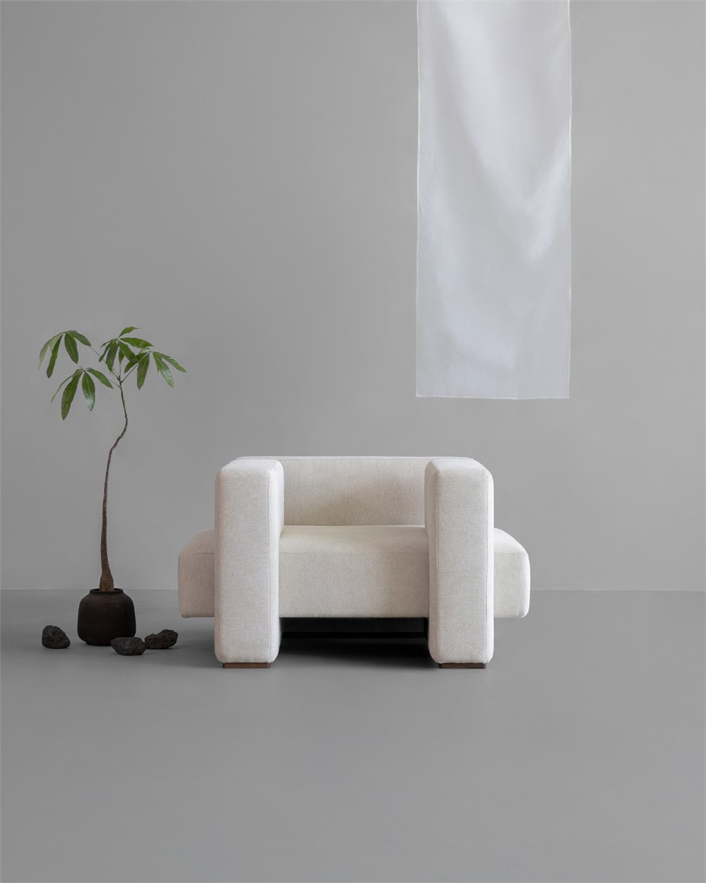 Haesi Gyeolgu one-seat sofa in a light studio interior