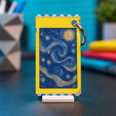 This Clip-On Color E-Paper Display Puts Photos and Reminders on Your Bag