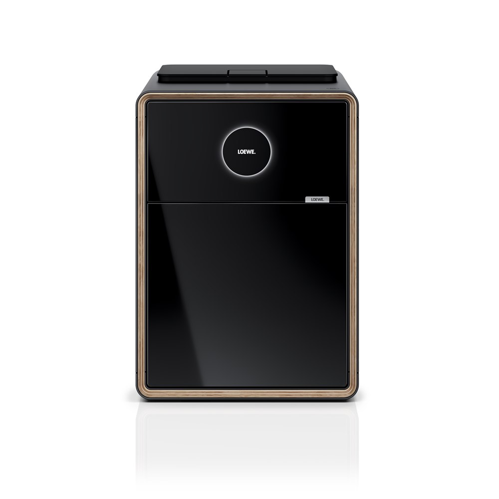 Closed glass front and wood frame of the aura.matic