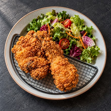 This Ceramic Plate Has a Removable Rack to Keep Fried Food Above the Drips
