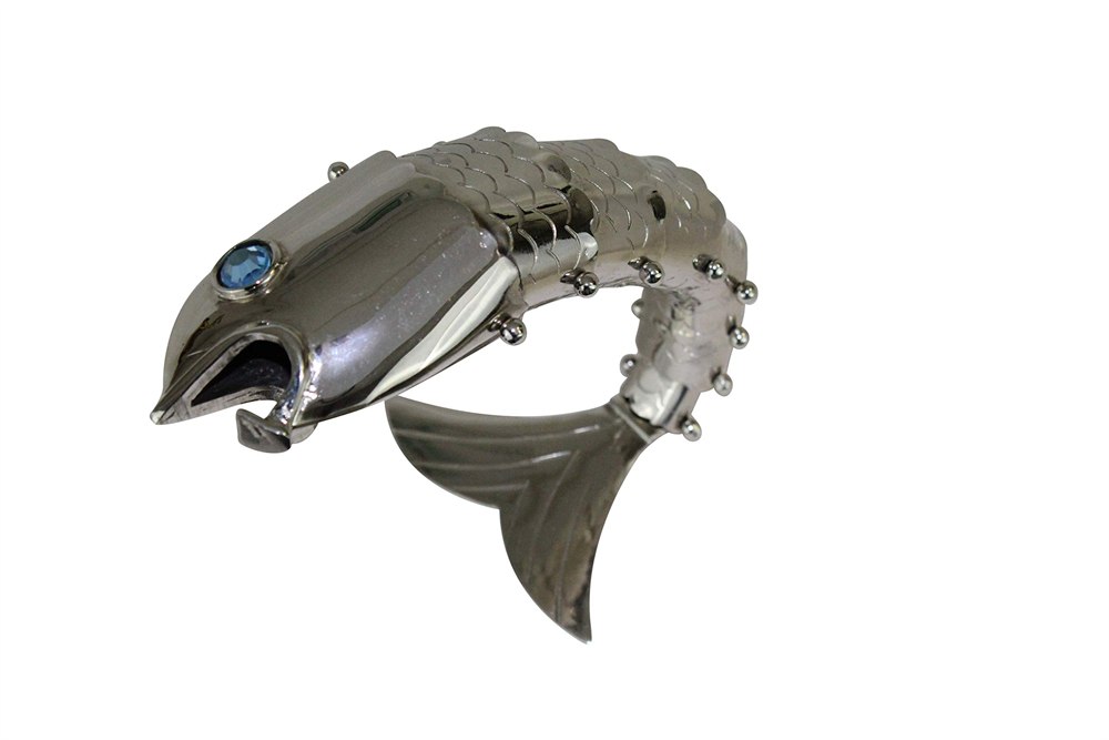 Evvy fish opener curled on its tail