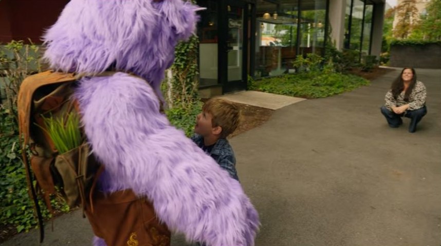 Hugo meeting a young visitor in the official demonstration