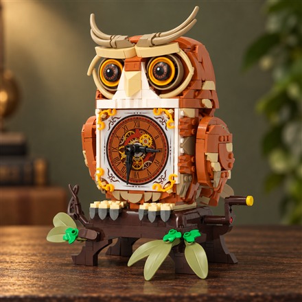 This Mechanical Owl Building Set Flaps Its Wings With a Hand Crank