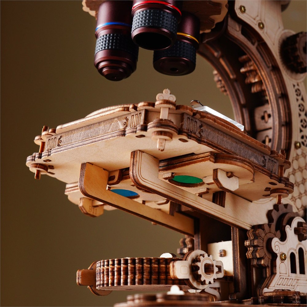Microscope lenses, stage and filters