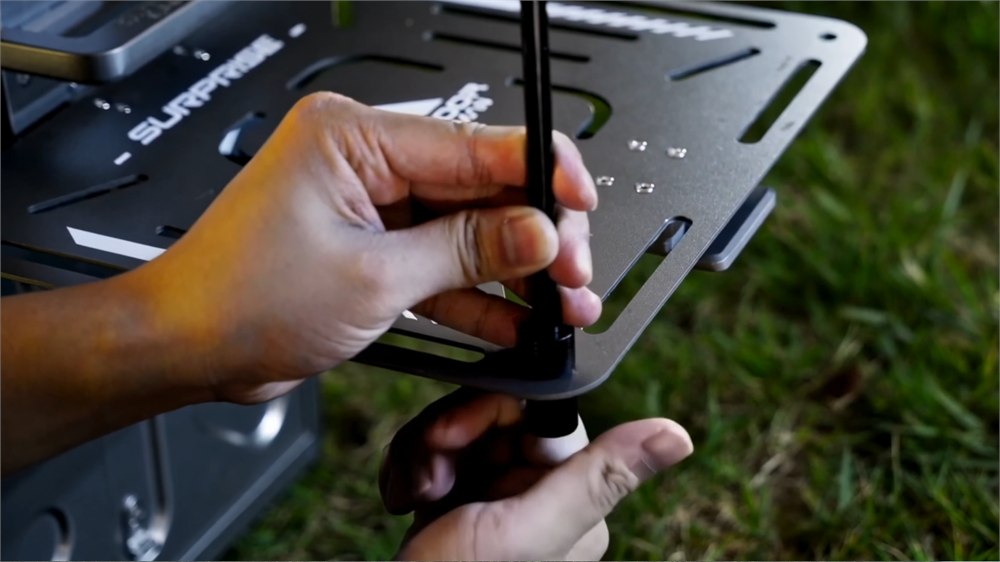 Threaded accessory mounting point on a HECHEER folding panel