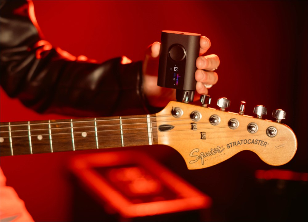 Roadie 3 tuning an electric guitar