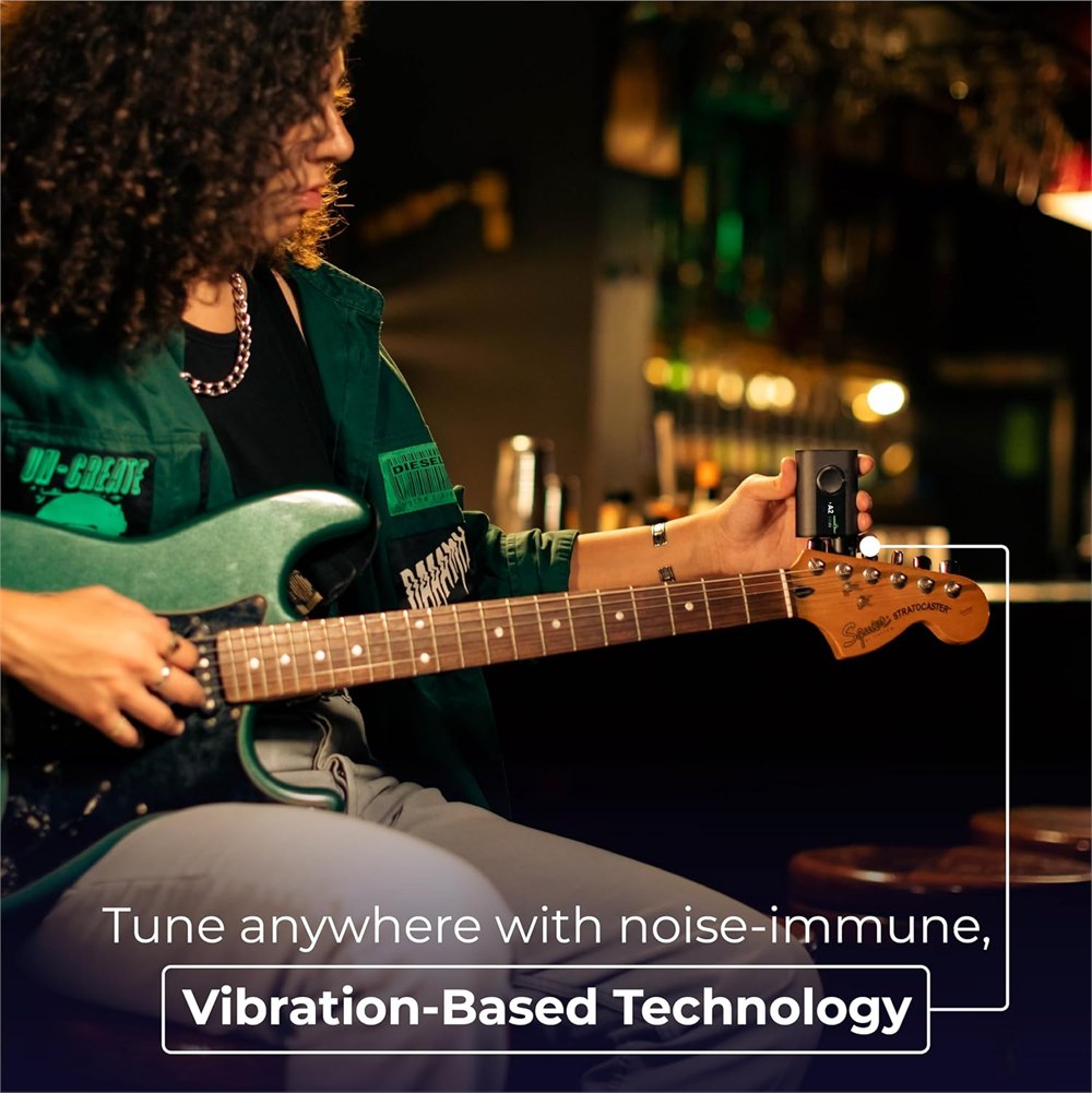 Musician using Roadie 3 on an electric guitar