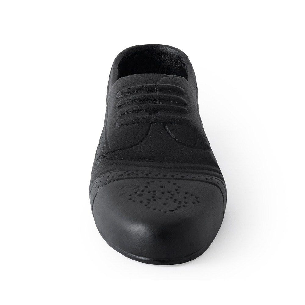 Front view of the cast iron brogue doorstop