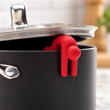 These Silicone Pot Lid Lifters Let Steam Escape While Tiny People Do the Heavy Lifting