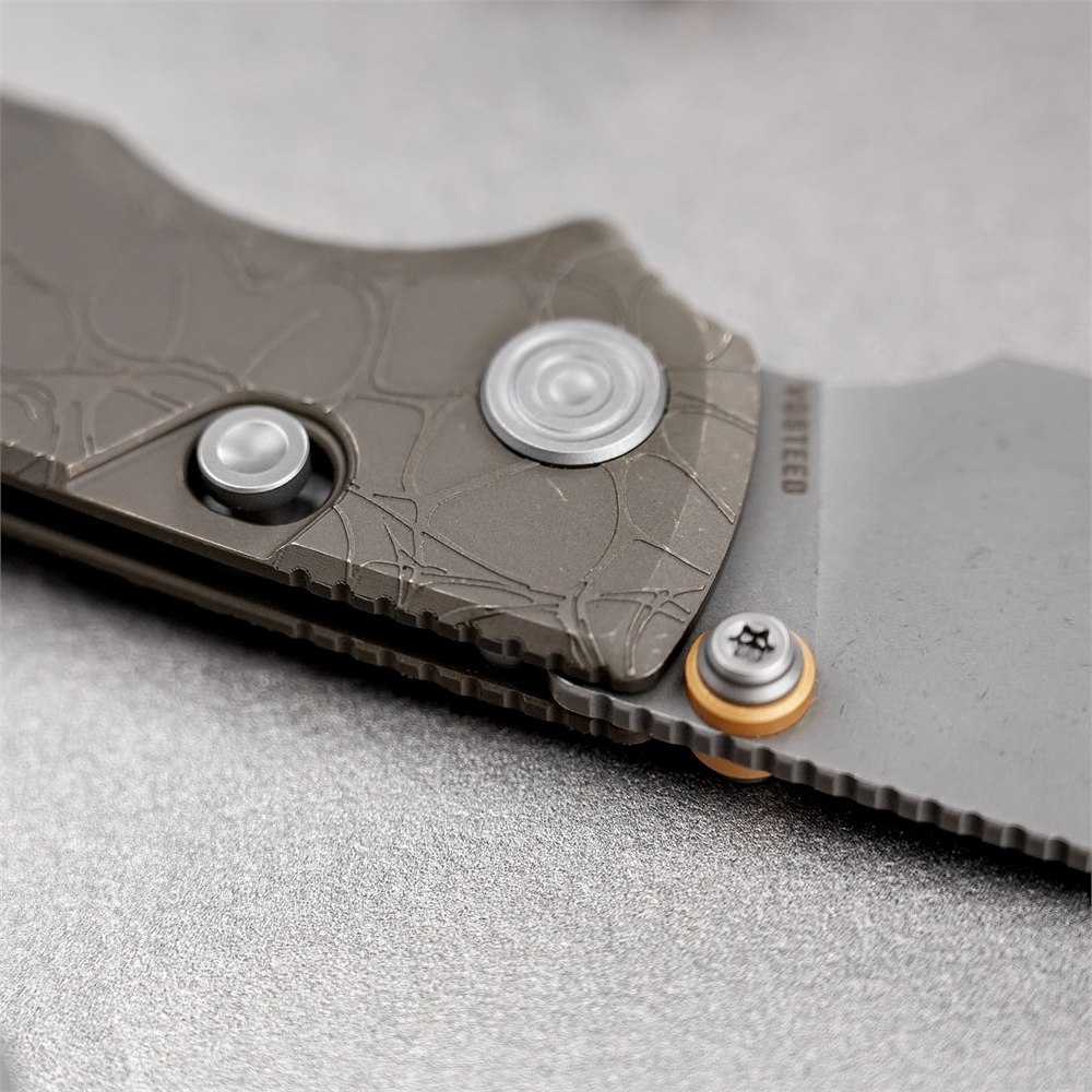 Close-up of the top liner lock release, pivot and thumb stud