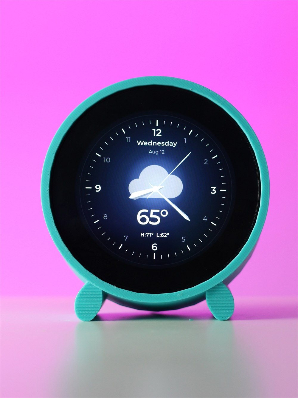 Anoraker Classic round weather clock with analog face